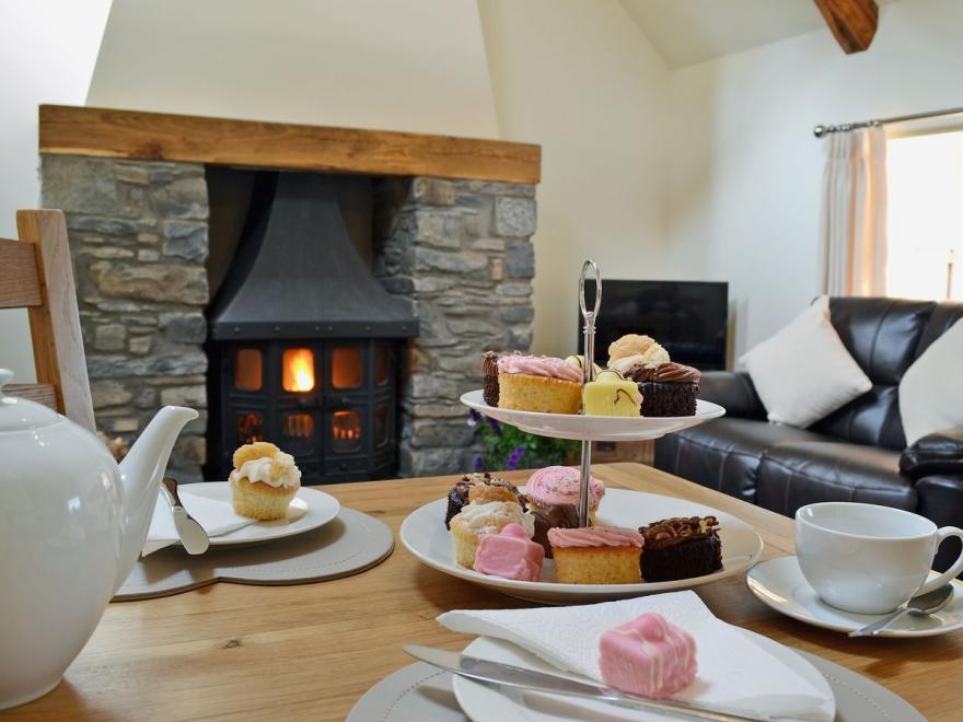 Awel y Mynydd - Mountain Breeze