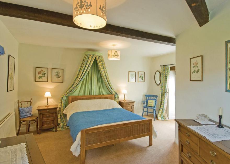 Stable Cottage - E5118