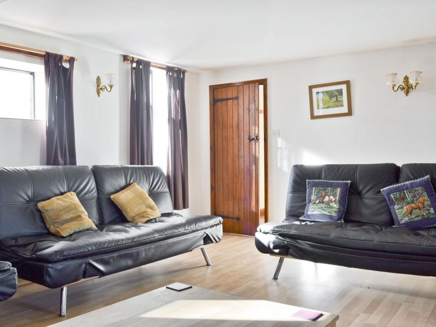 Pine Cottage - RCHP140