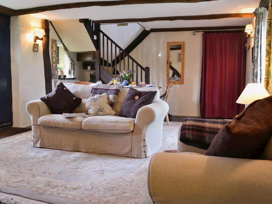 Passion Flower Cottage - E1468