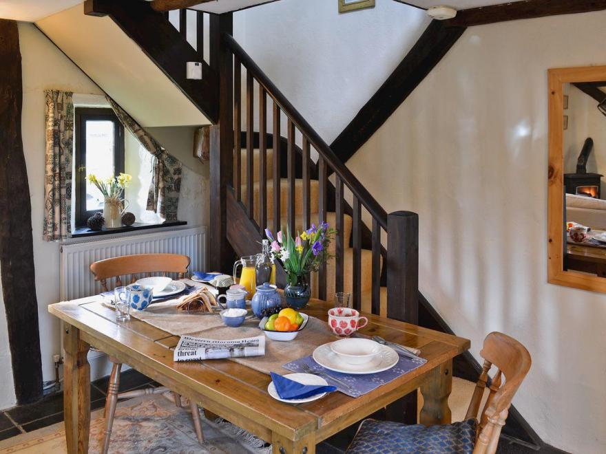 Passion Flower Cottage - E1468