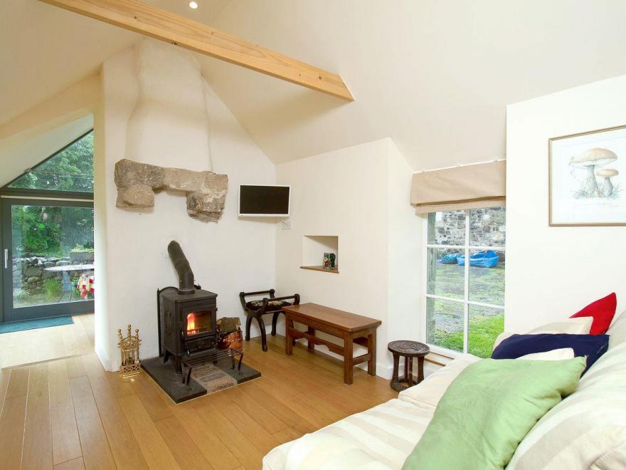 Tullibole Castle Longhouse