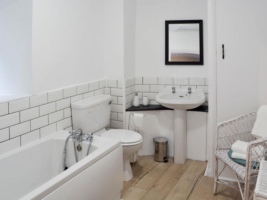 1 Broom Hill Cottage