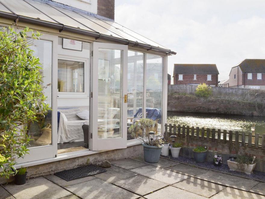 Water's Edge Holiday Home