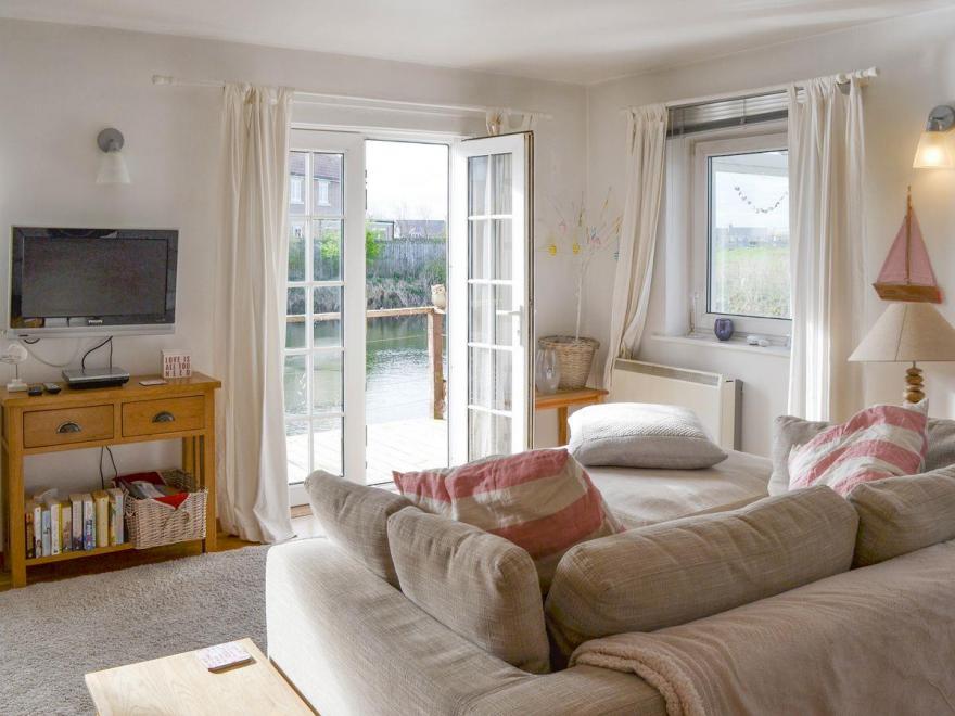 Water's Edge Holiday Home