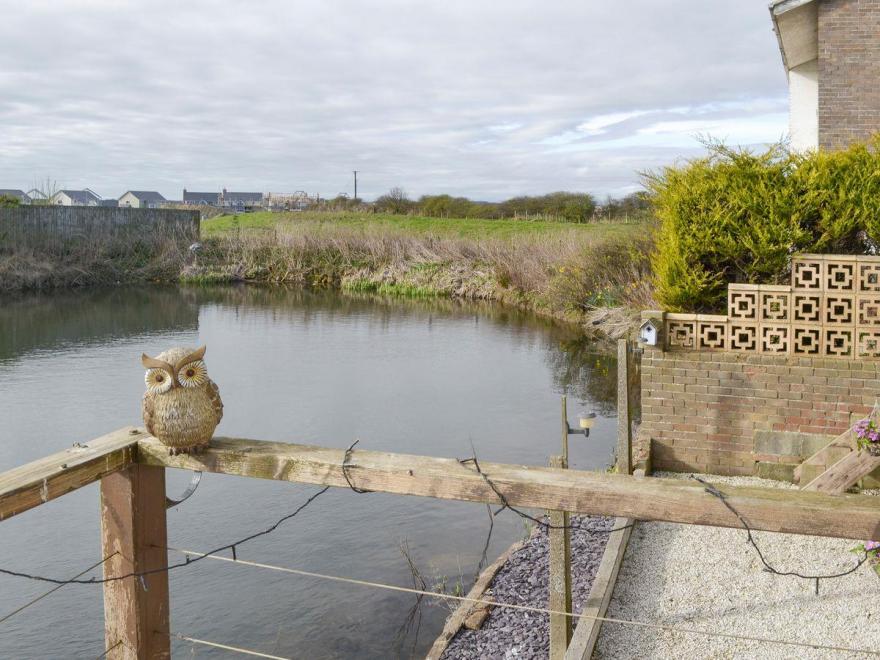 Water's Edge Holiday Home