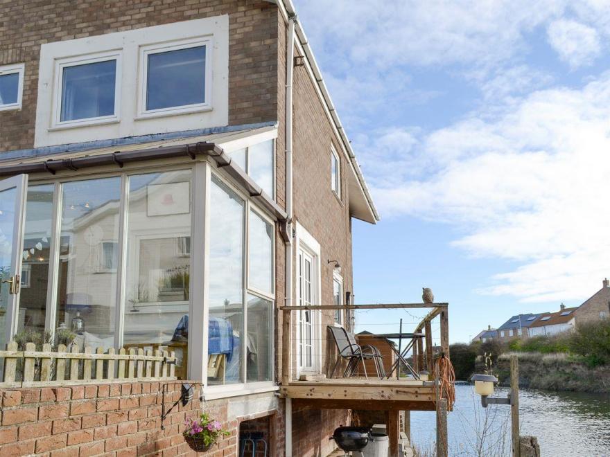 Water's Edge Holiday Home