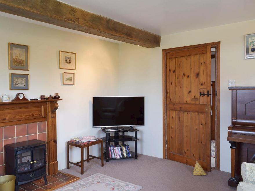 Cardinal Cottage - E4780