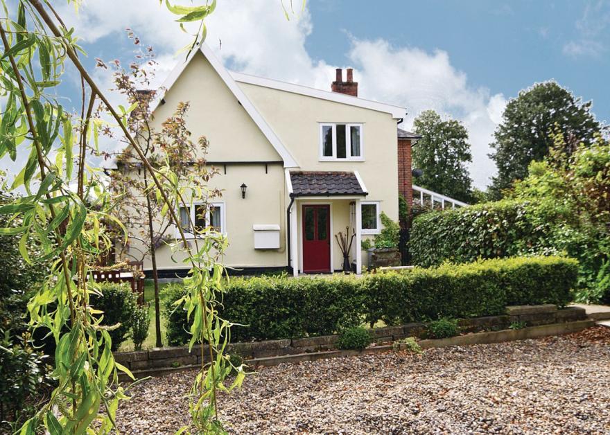 Cardinal Cottage - E4780