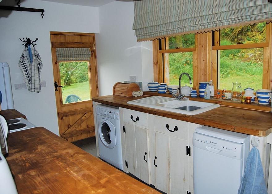 Shore Cottage - S4600