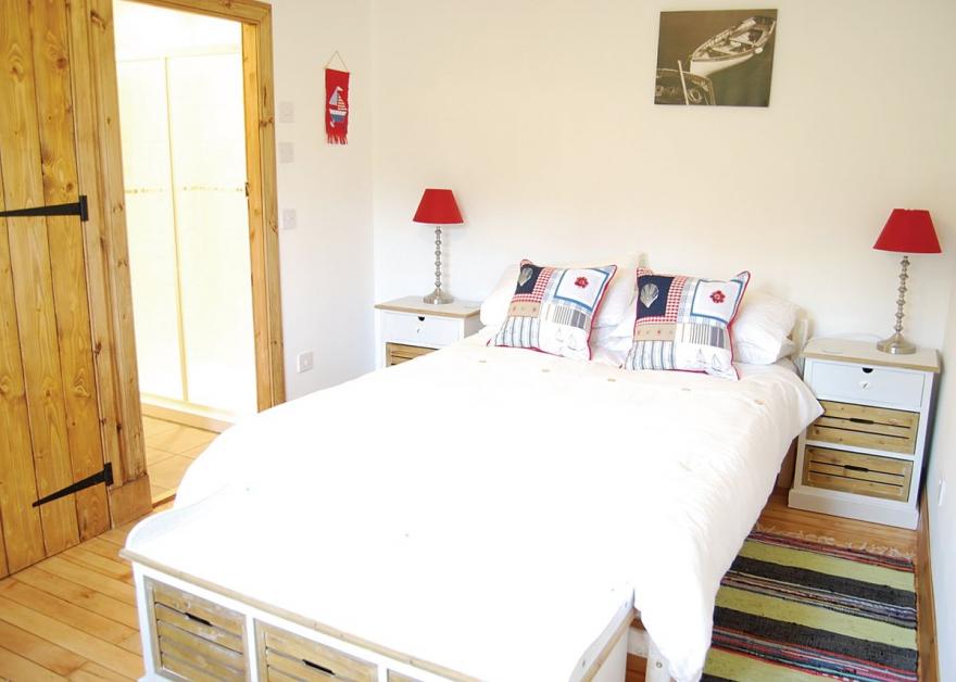 Shore Cottage - S4600