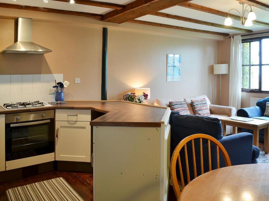 Jasmine Cottage - E1493