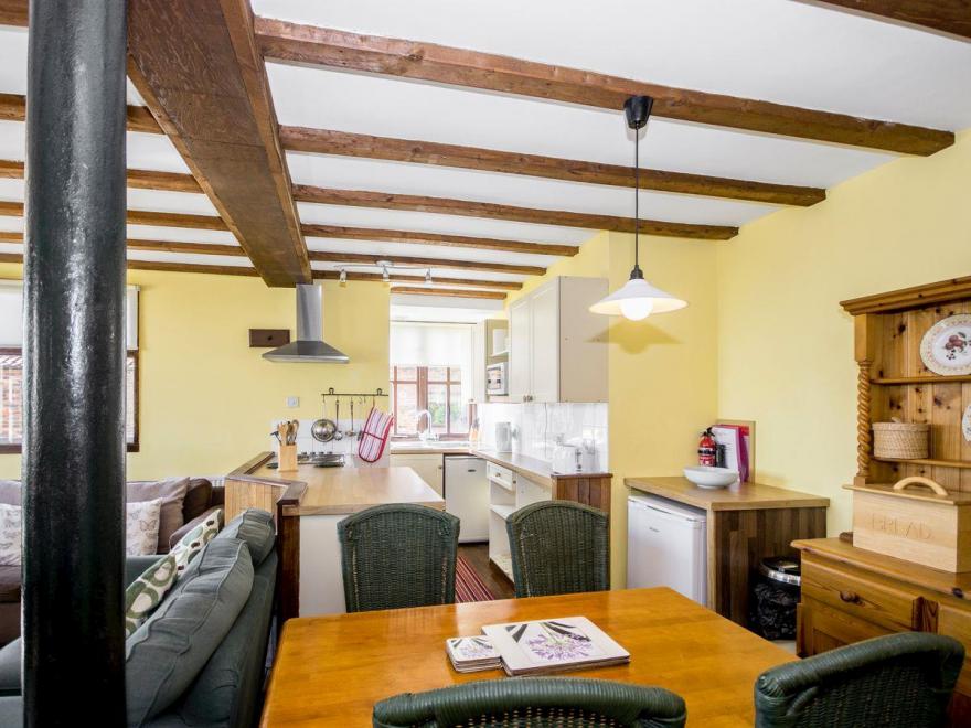 Lavender Cottage - E1495