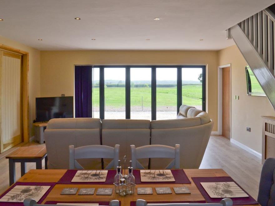 Aimmee's Lodge - UKC2203