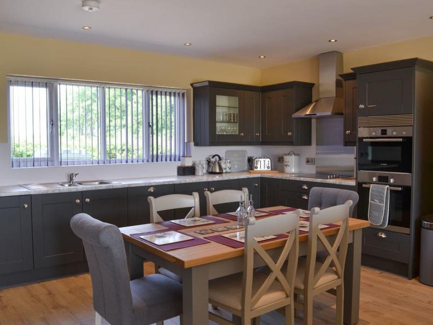 Aimmee's Lodge - UKC2203