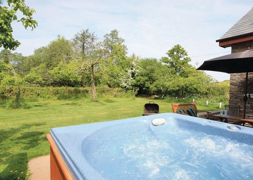 Wagon House Cottage - HW7576