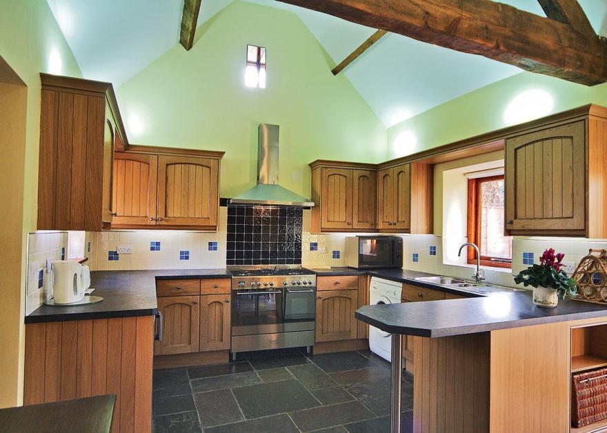 Wagon House Cottage - HW7576