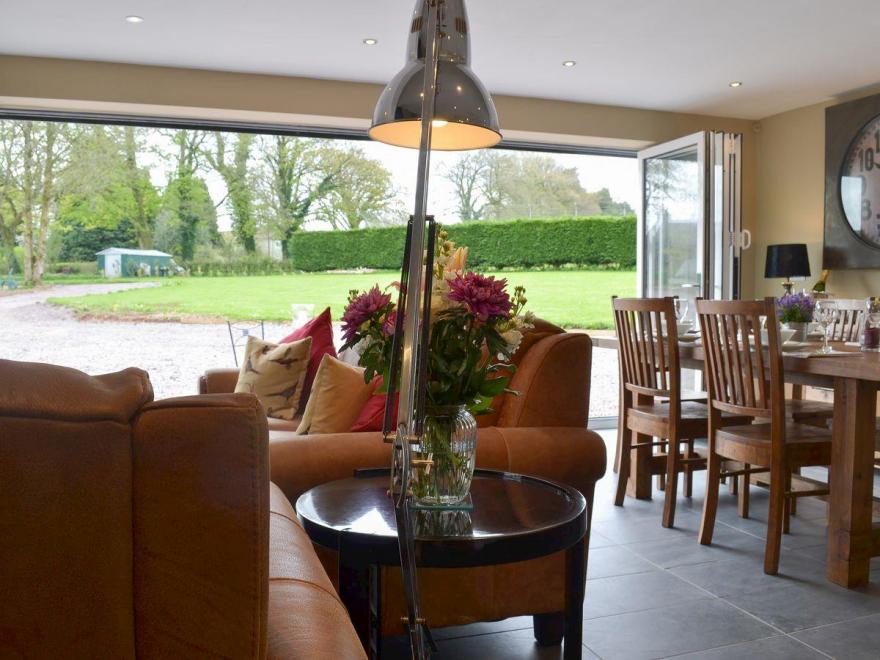 The Lodge at Bainesbury House