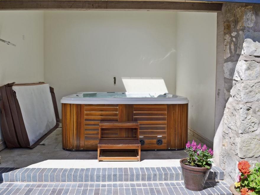 Honeysuckle Cottage - E4792