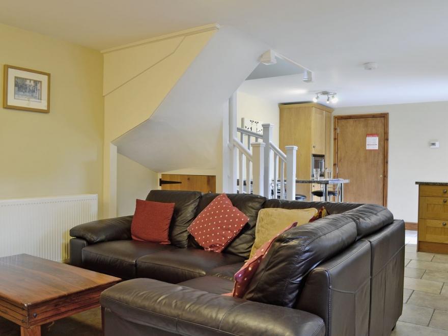 Honeysuckle Cottage - E4792