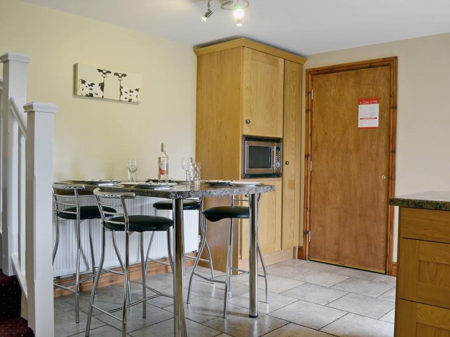 Honeysuckle Cottage - E4792