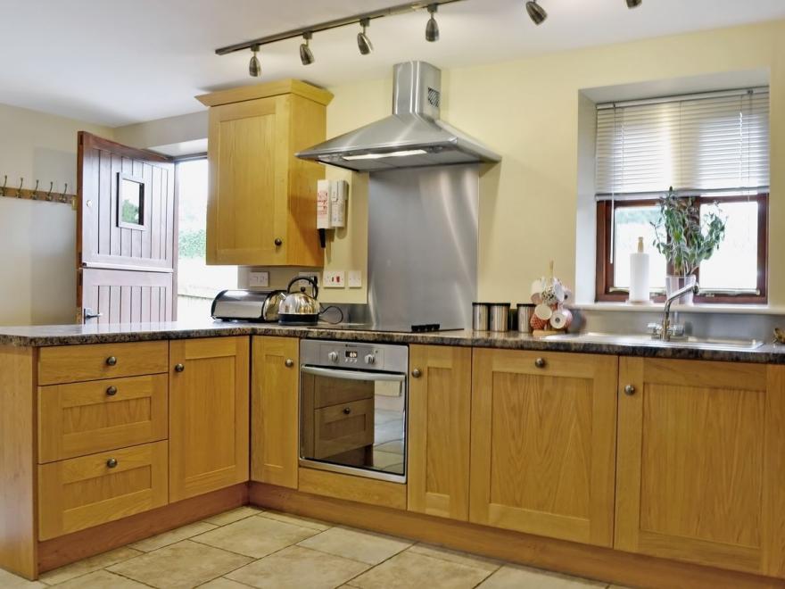 Honeysuckle Cottage - E4792