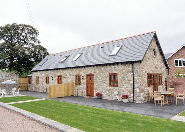 Honeysuckle Cottage - E4792