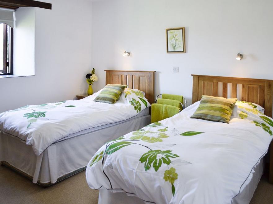 Eglos Derry Farm Cottage - E4597