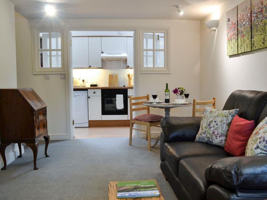 Bombu Cottage - UKC2423