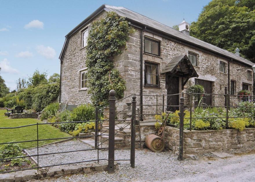 Gamekeepers Cottage - HW7729