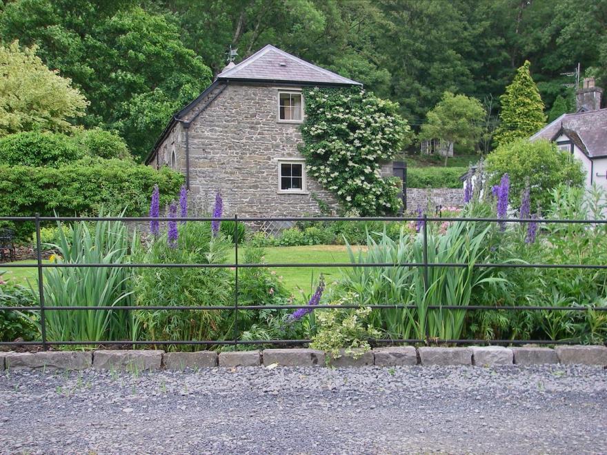 Gamekeepers Cottage - HW7729