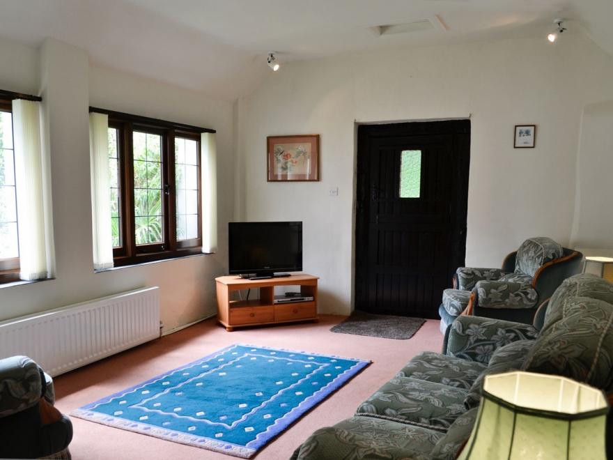 Old Chapel Cottage - E2225