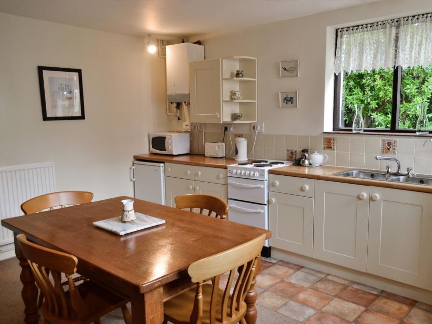 Old Chapel Cottage - E2225