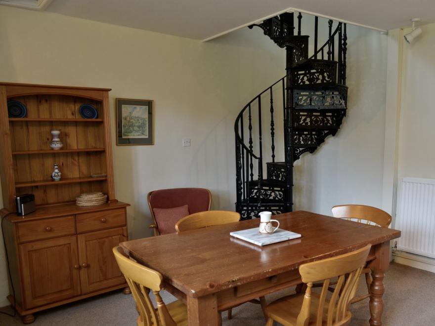 Old Chapel Cottage - E2225