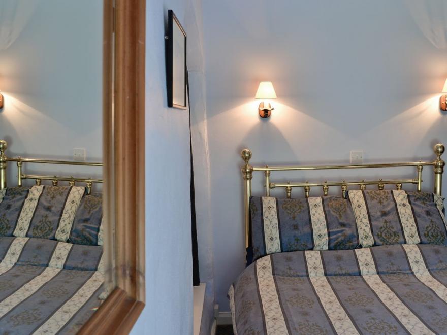 Grooms Cottage-E2224