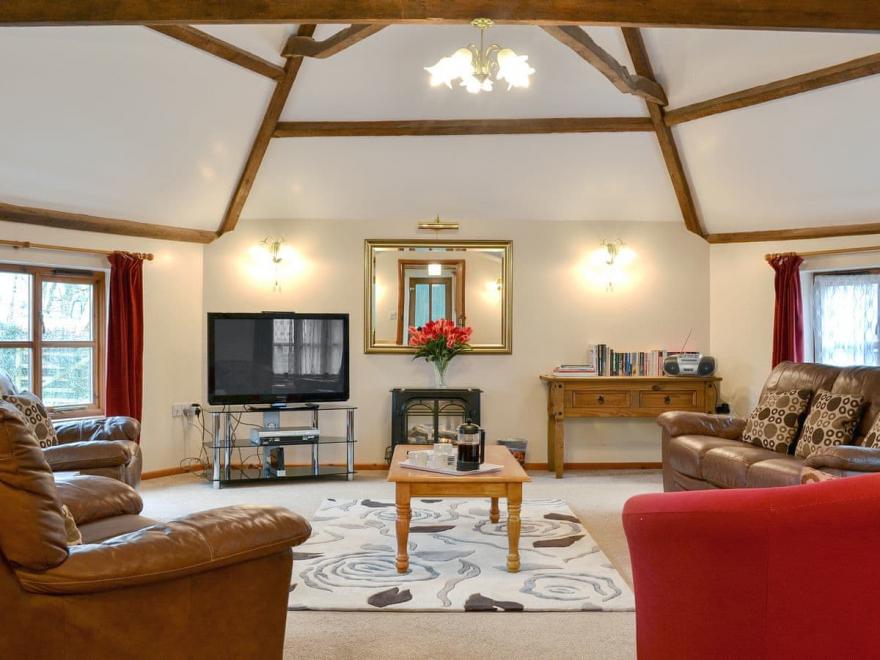 The Round House-UKC889