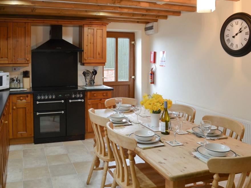 The Round House-UKC889