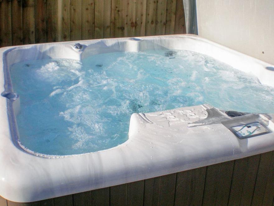 The Round House-UKC889