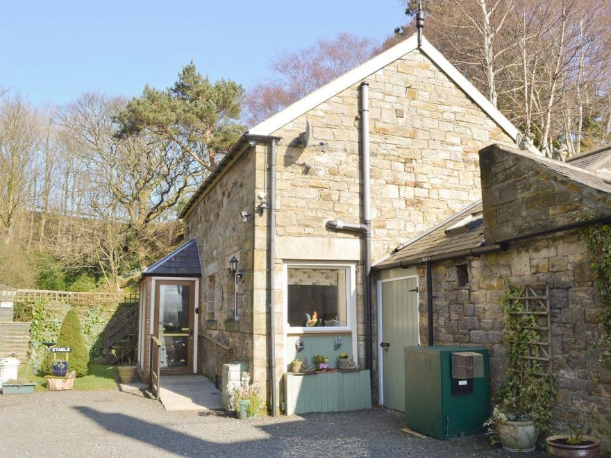 Coach House Cottage - UK3008