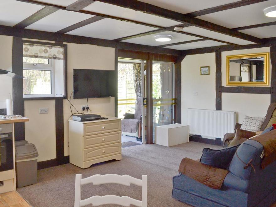 Coach House Cottage - UK3008