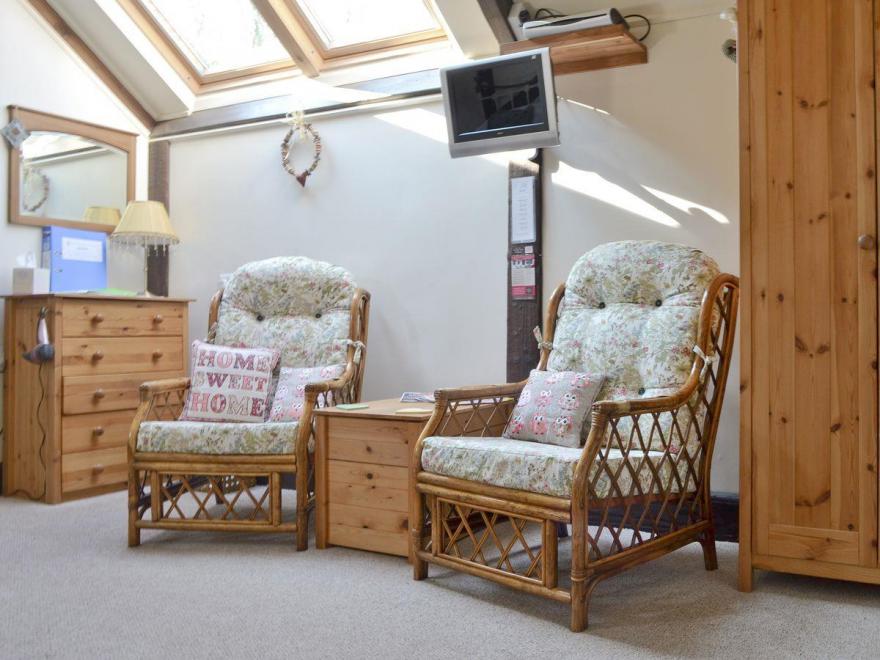 Coach House Cottage - UK3008