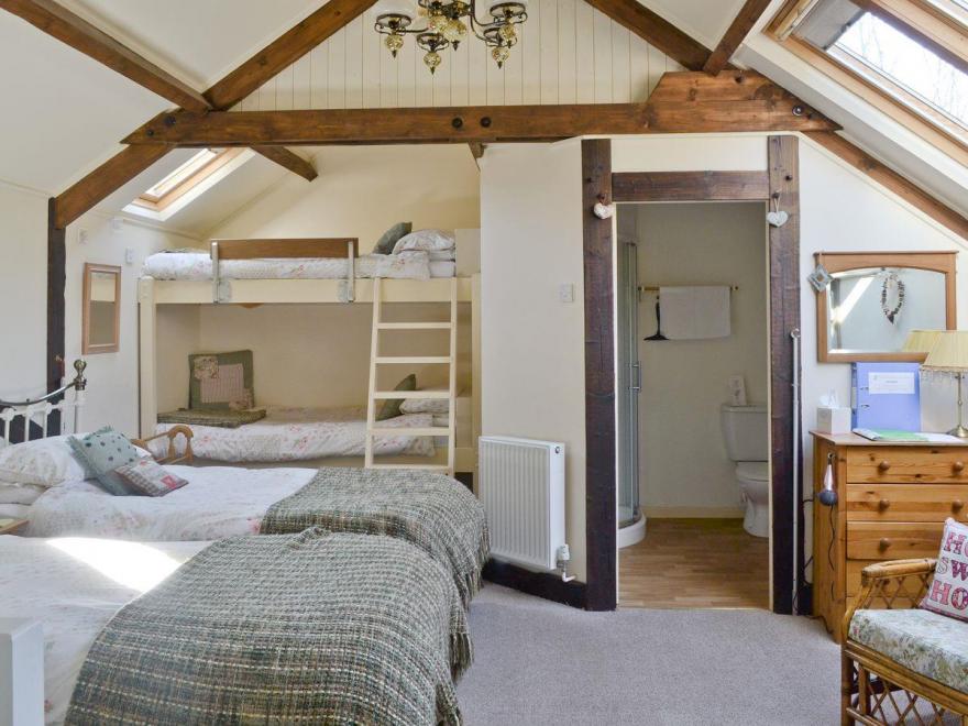 Coach House Cottage - UK3008