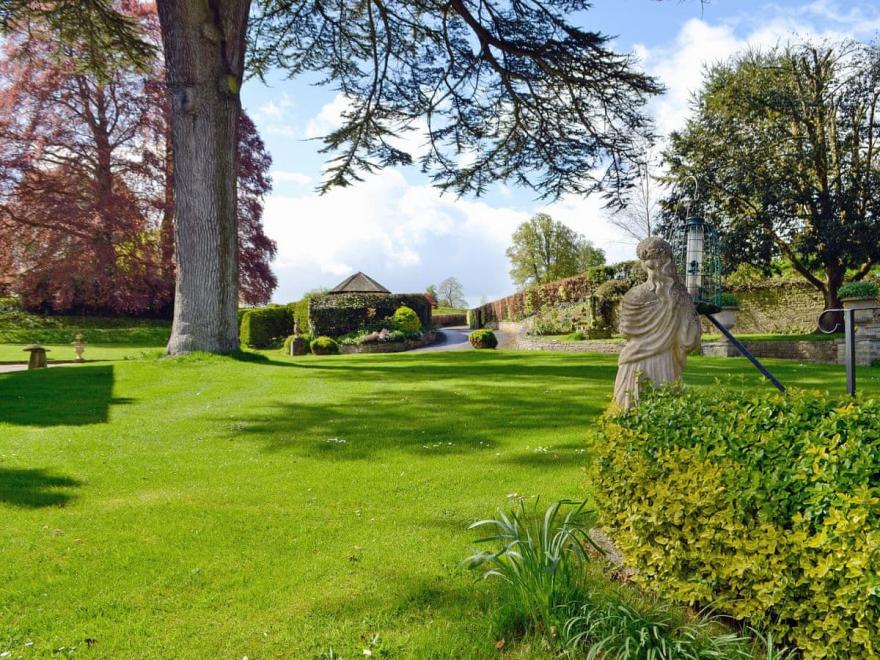 Cedar Lodge - UKC289