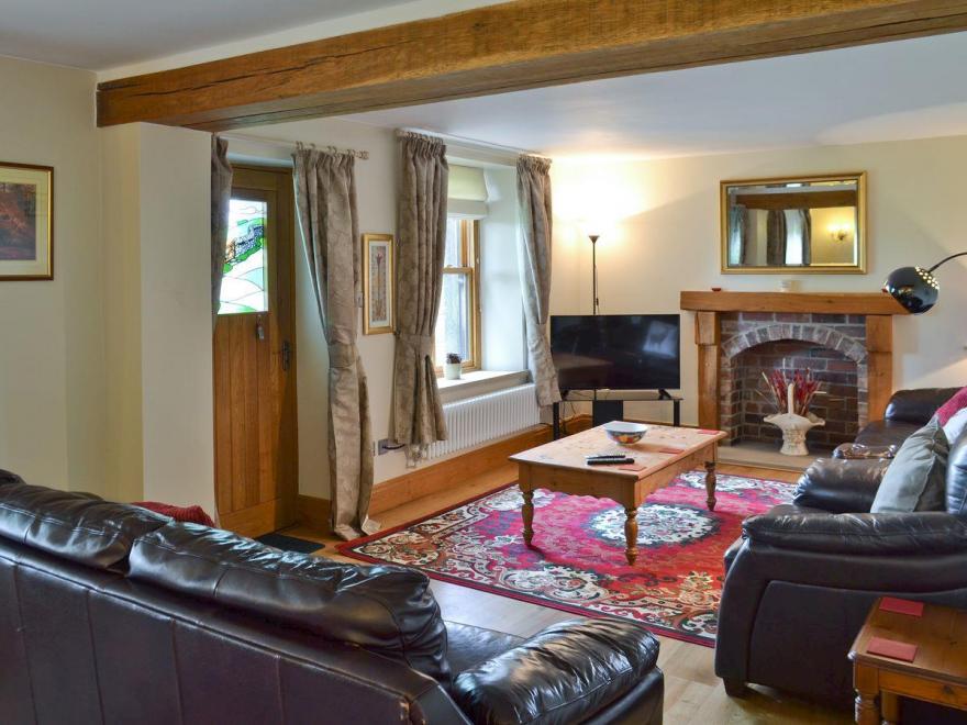 The Farmhouse - UK4019