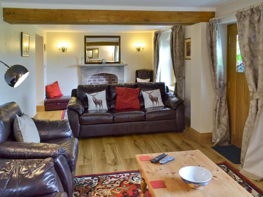 The Farmhouse - UK4019