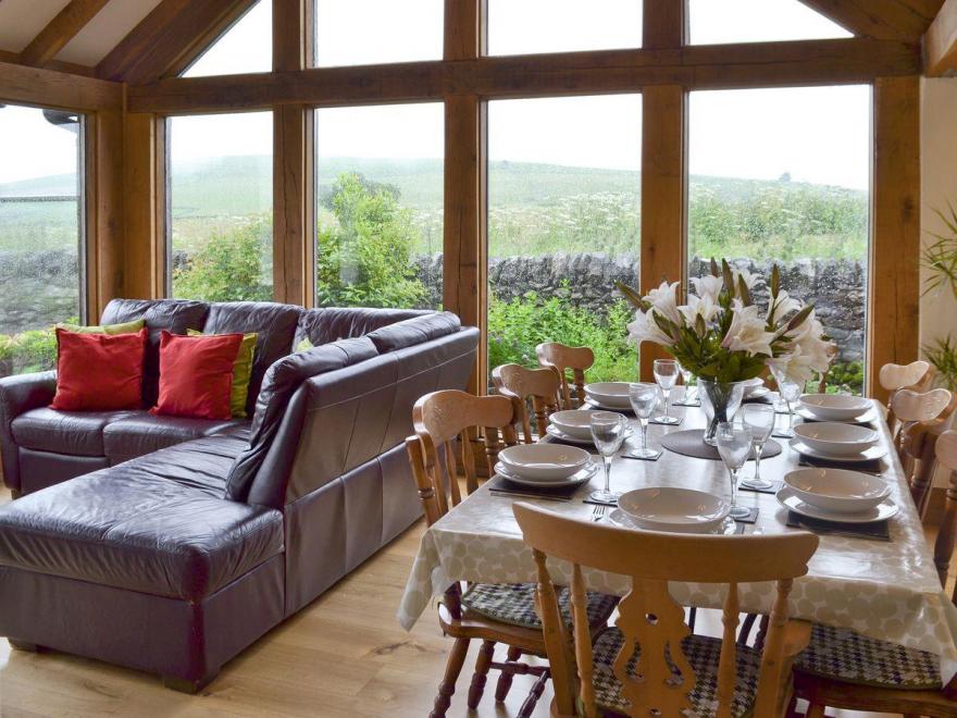 The Farmhouse - UK4019