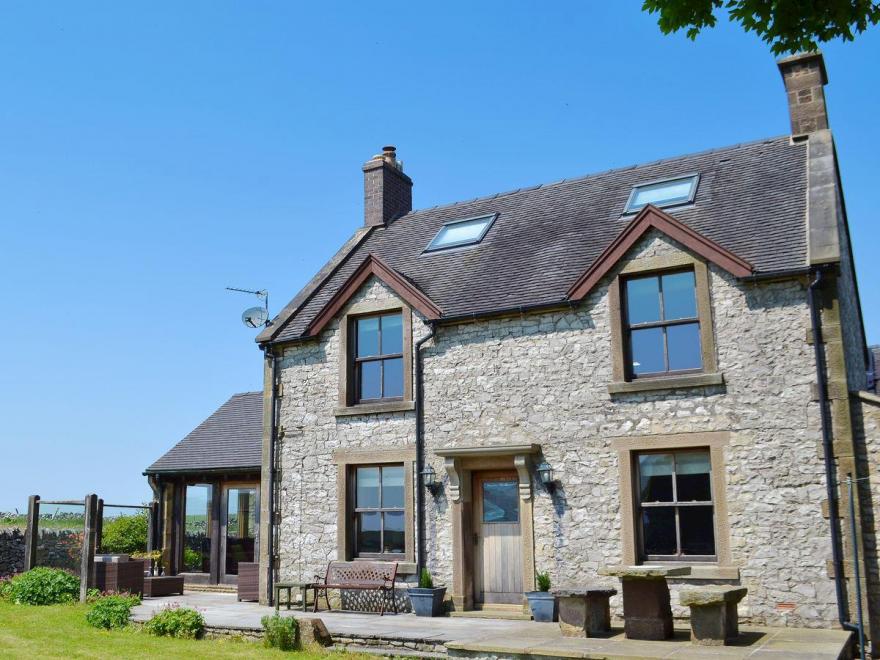 The Farmhouse - UK4019