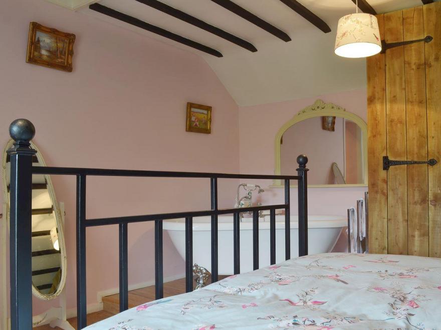 Holmefield Cottage - UK4106