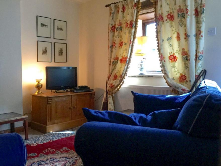 Rabbit Hutch - UK4056