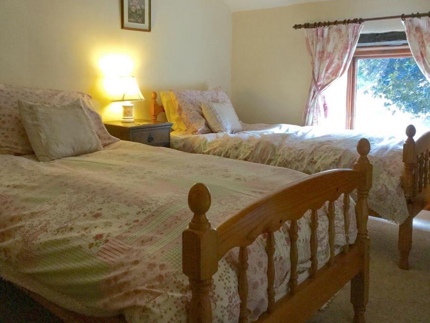 Rabbit Hutch - UK4056